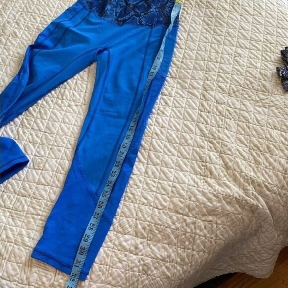 Lululemon All The Right Places Crop Pipe Dream Blue /Ziggy Snake Pipe size 4 - Picture 5 of 6